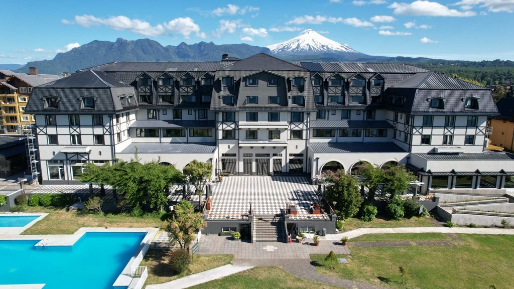 EXEJECUTIVO DE ENJOY COMPRA EL GRAN HOTEL PUCÓN EN UNA OPERACIÓN…