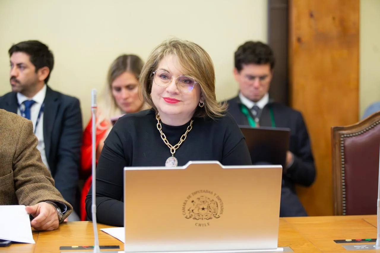 Diputada Parra cuestiona salida de seremi de Salud