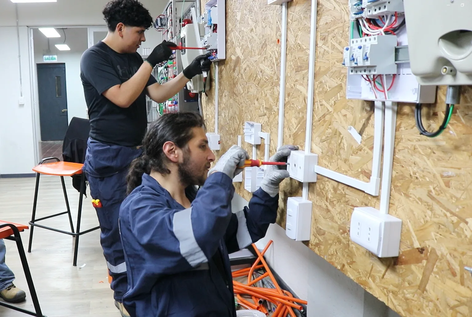 SENCE y CFT La Araucanía articulan capacitación eléctrica con…