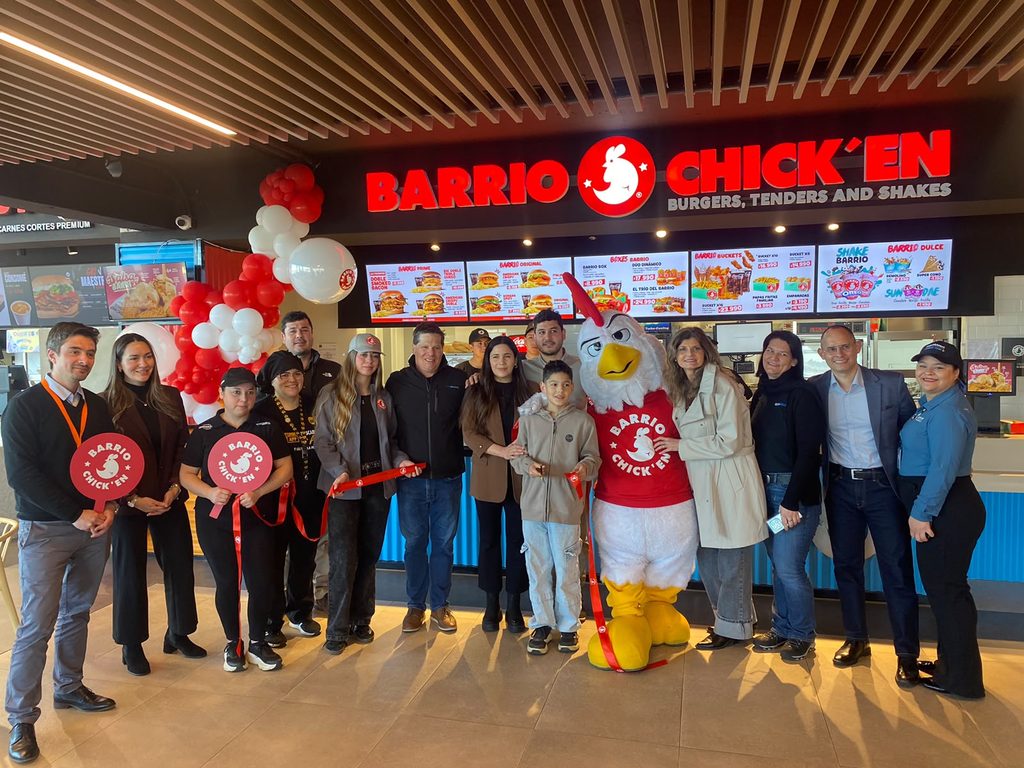 TOMMY BEANS Y BARRIO CHICK’EN LLEGAN AL CENTRO COMERCIAL LOV EN…