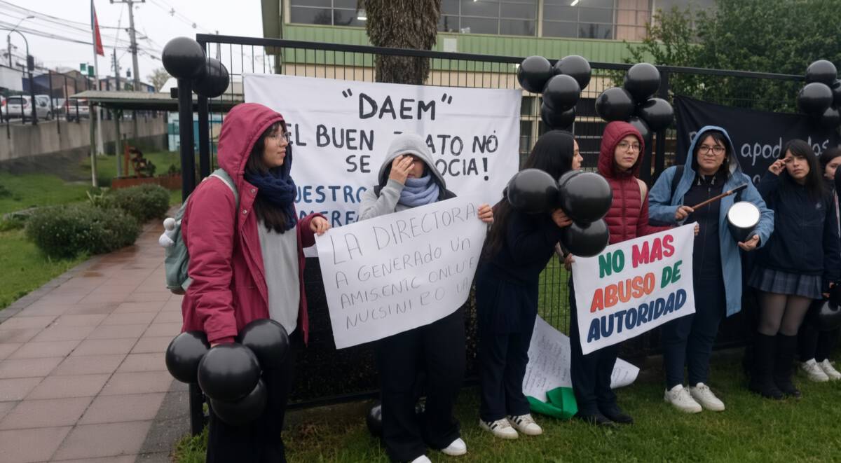 PROTESTA EN EL COLEGIO PEDRO DE VALDIVIA DE TEMUCO ESCALA