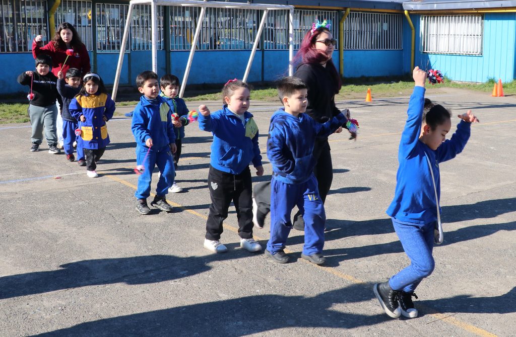 ESCUELA VALENTÍN LETELIER PREPARA SU TRADICIONAL GALA FOLCLÓRICA DE…
