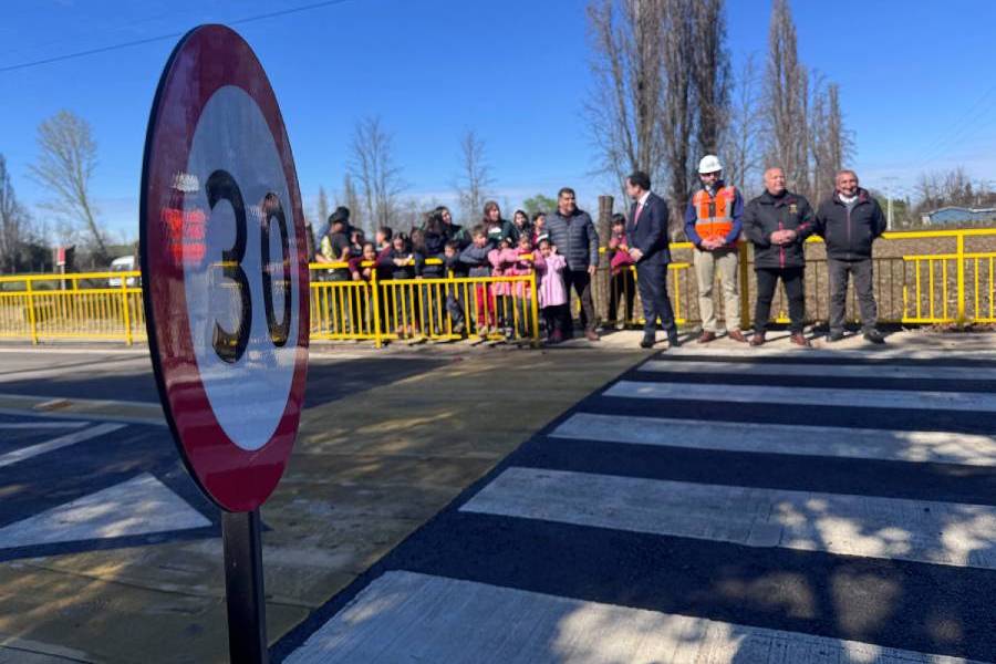 Inauguran obras para reforzar la seguridad vial en ocho escuelas…