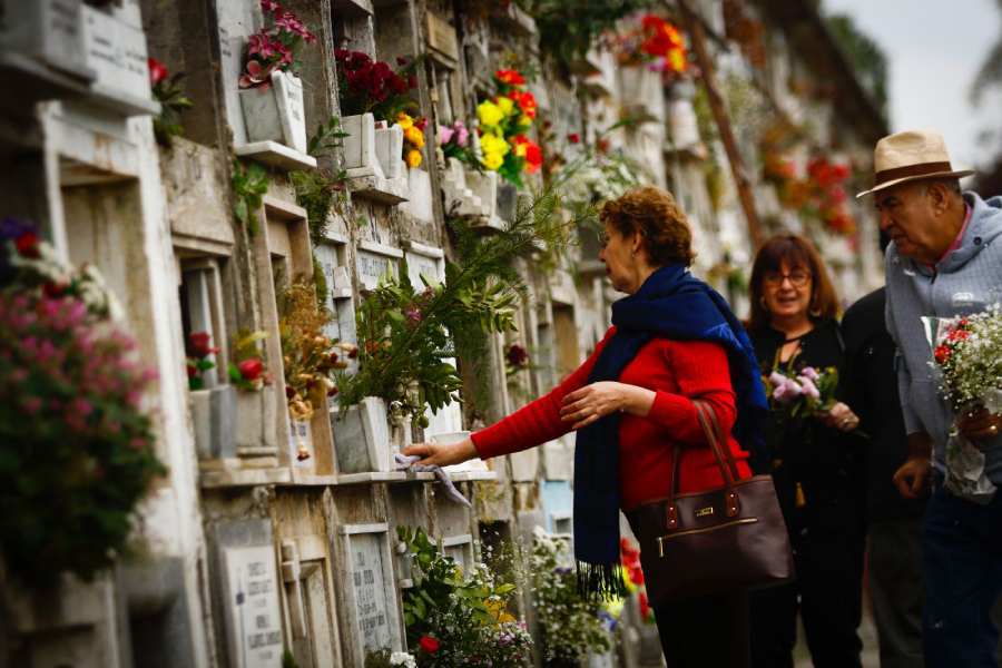 Envejecimiento de la población tensiona cementerios y abre paso a…