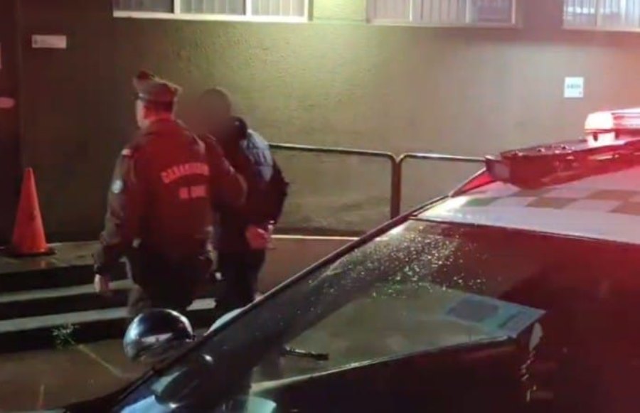 Sorprenden a dos jóvenes robando en escuela de Bulnes