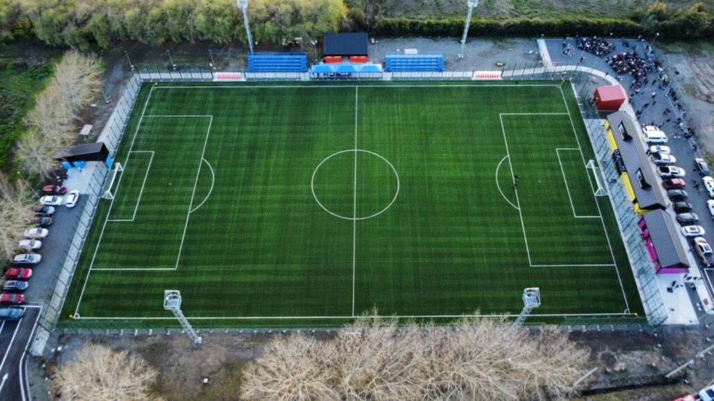 Negrete inaugura moderno estadio en Villa Coihue con la visita del…