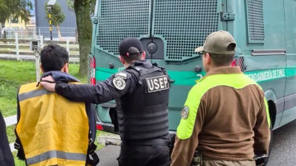 Hombre fue detenido tras golpear e intentar degollar a su madre con…