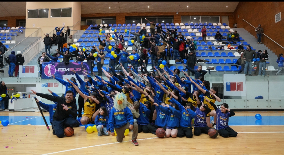 Club Indómitas de Pucón festeja subir a Primera División del…