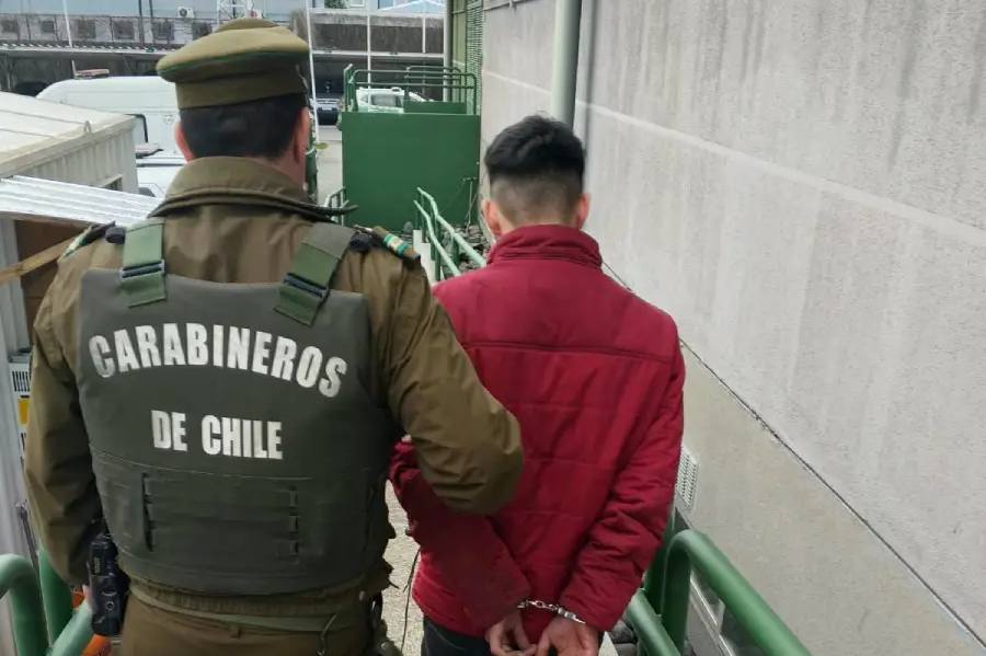 Detienen a joven tras robo a farmacia y persecución policial en Chillán