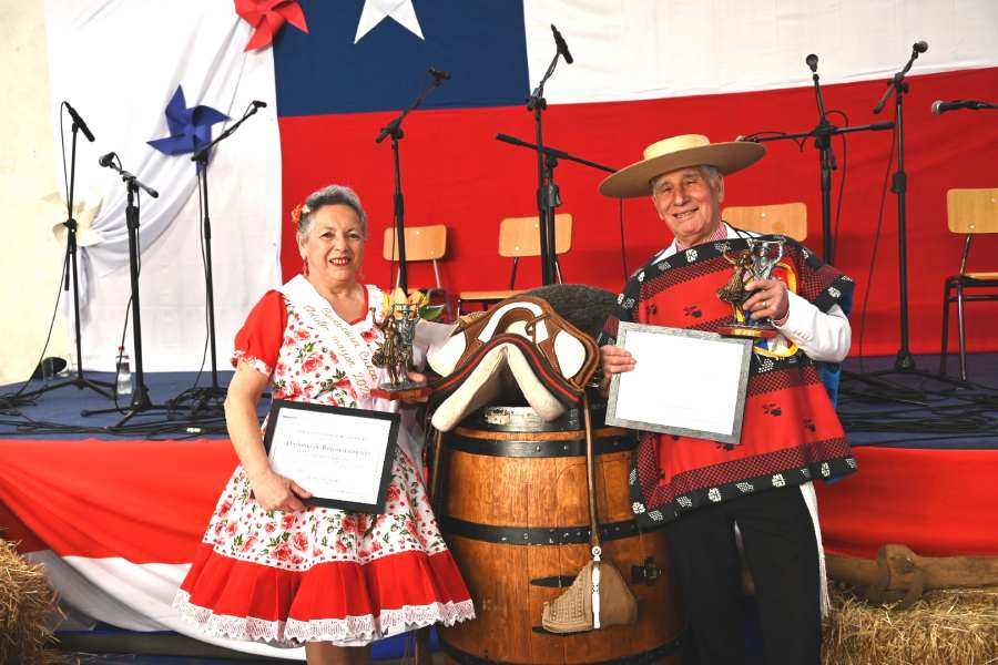 Pareja bulnense representará a la región en Nacional de Cueca
