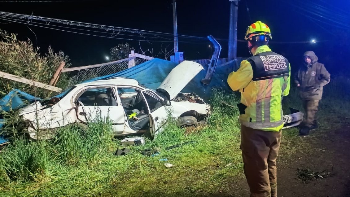 Volcamiento de vehículo deja dos fallecidos en la salida norte de Temuco