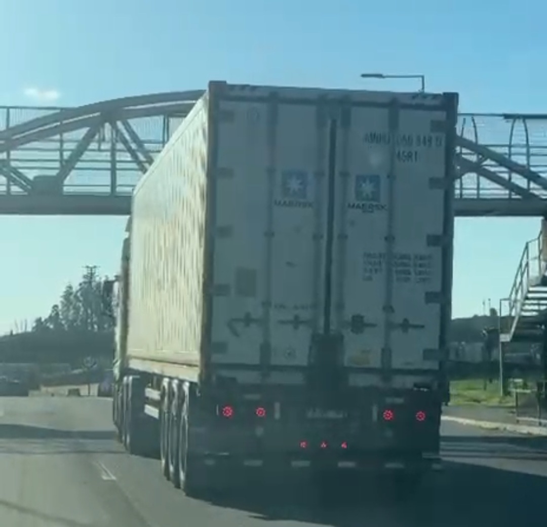 DENUNCIA VIAL 🚚 CAMIÓN HABRÍA REALIZA MANIOBRAS DE RIESGO EN INGRESO…