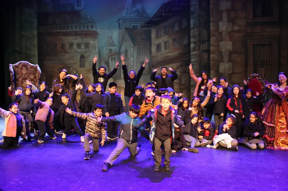 Teatro Municipal de Temuco acerca la cultura a estudiantes con…
