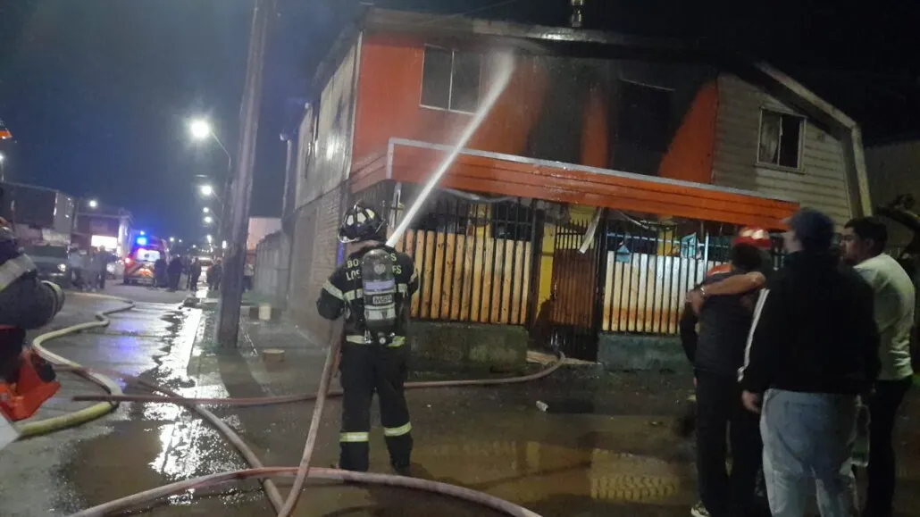 Dos casas afectadas deja incendio en el sector sur de Los Ángeles
