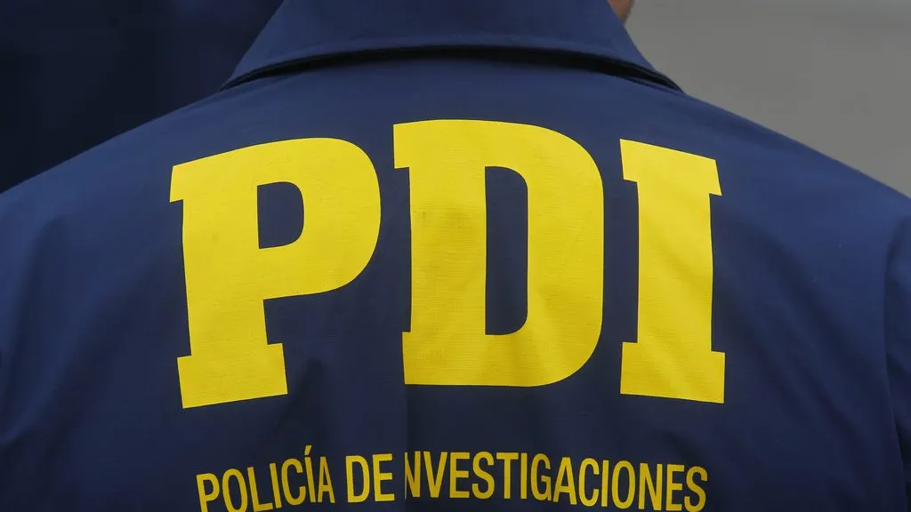 PERSECUCIÓN EN PUCÓN TERMINA CON UN AUTO EN EL RÍO CANDELARIA Y DOS…