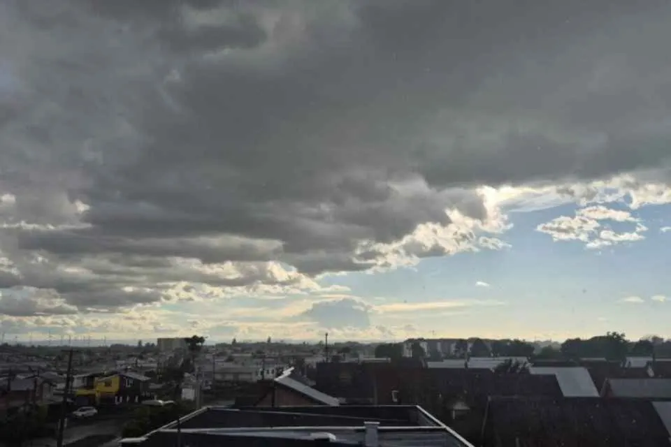Lluvias y granizo ya dañan la fruta y retrasan la siembra de maíz en…