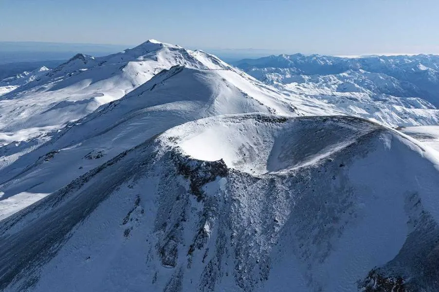 Explosión en complejo volcánico Nevados de Chillán genera columna…
