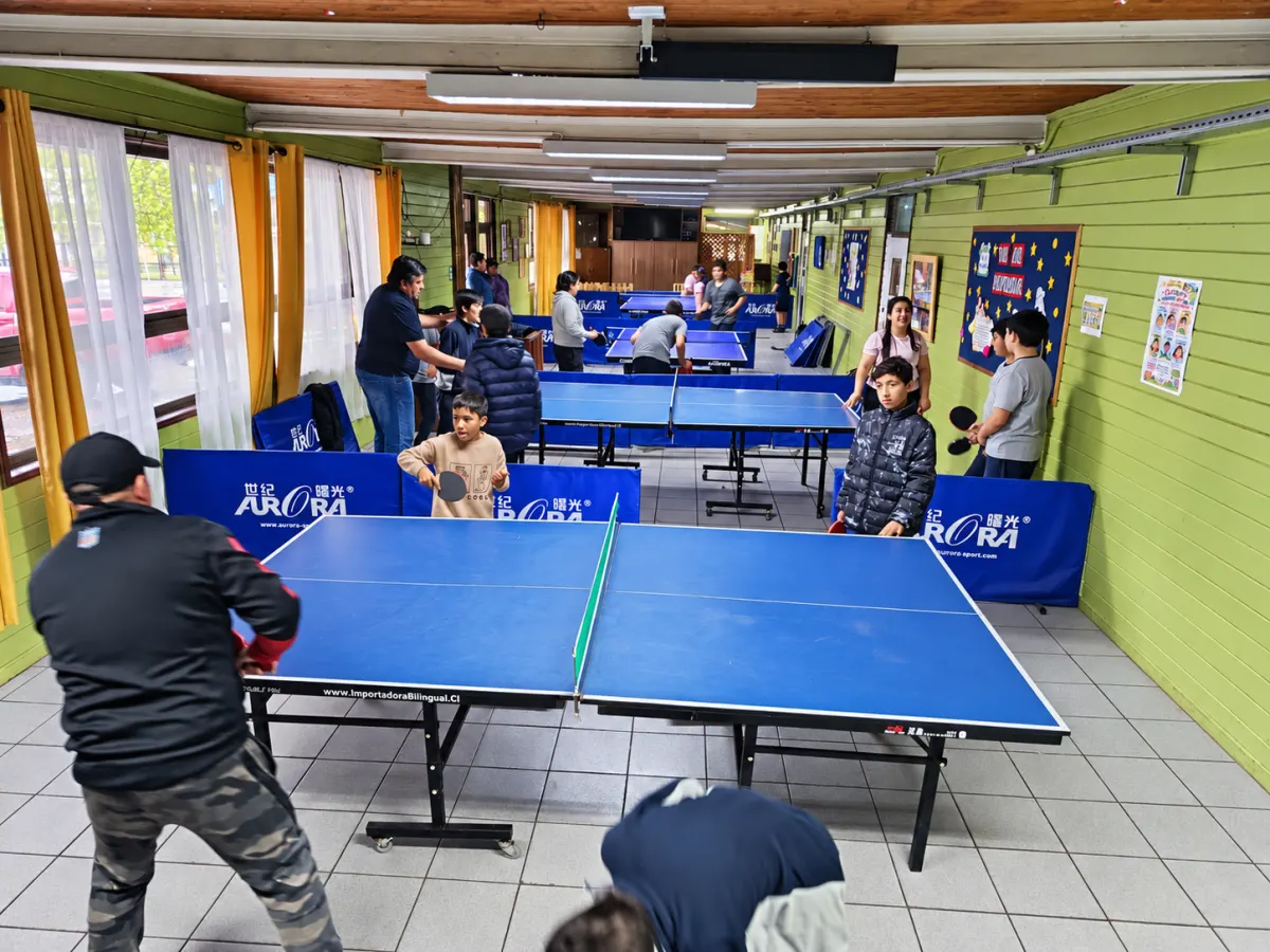 Chacayal da sus primeros pasos en el tenis de mesa con taller en la Escuela Rural Santa Clara