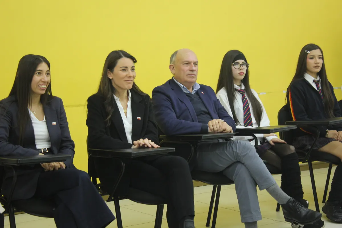 Ministra de Educación valoró iniciativas de mejora en convivencia…