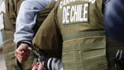 Dos delincuentes fueron detenidos en microbús tras huir a Los Ángeles
