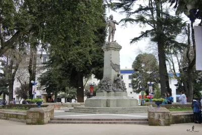 PLAZA DE ARMAS EN EL CORAZÓN DE CHILLÁN ES UN FOCO DE DROGAS.